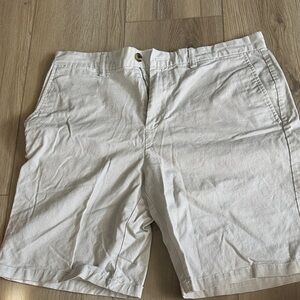 Old Navy Men's Light Gray Flat Front Shorts